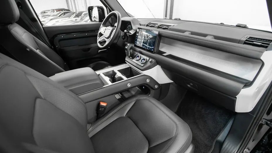 LAND ROVER Defender -