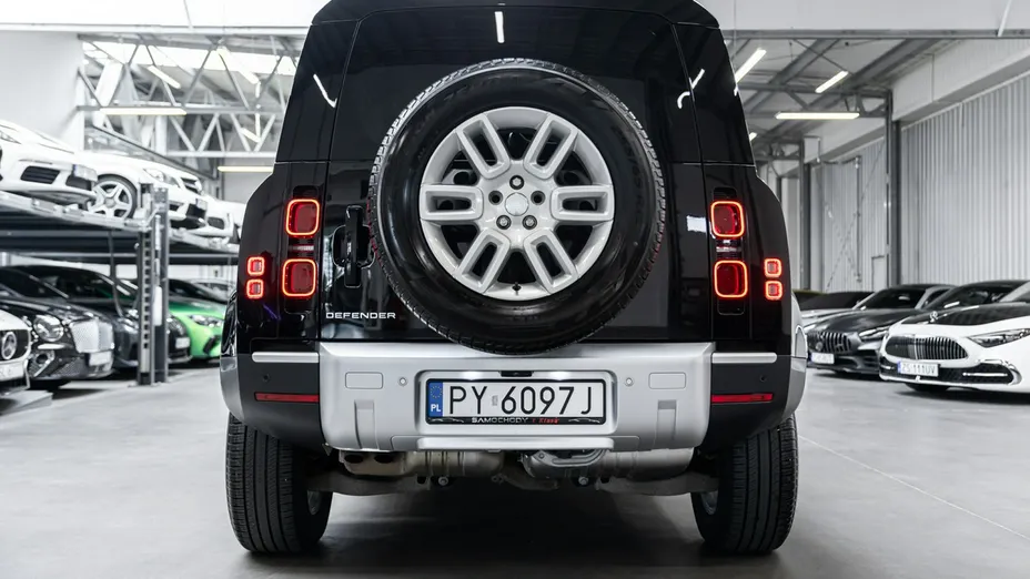 LAND ROVER Defender -