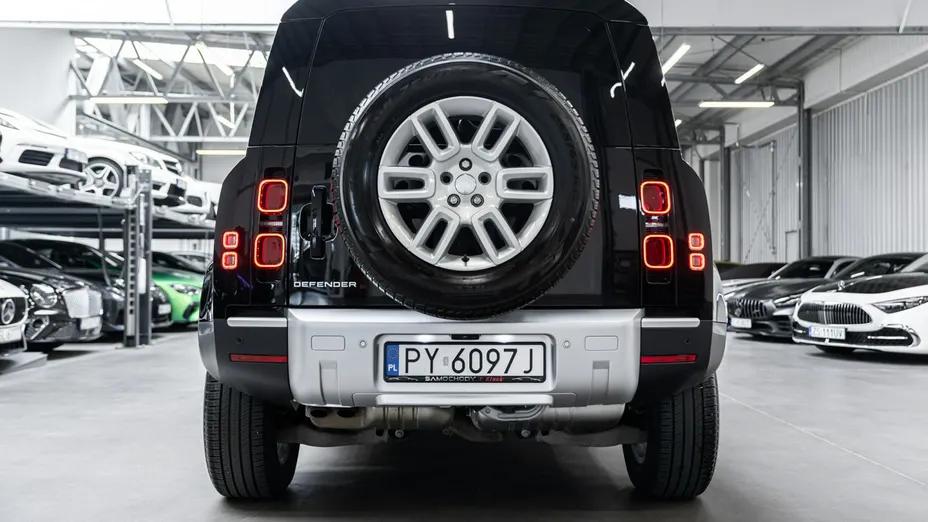 LAND ROVER Defender -