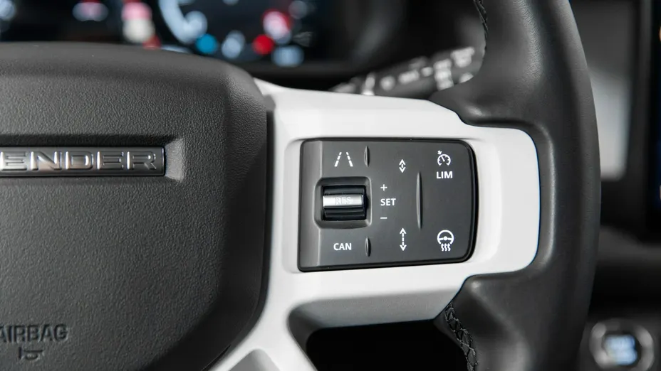LAND ROVER Defender -