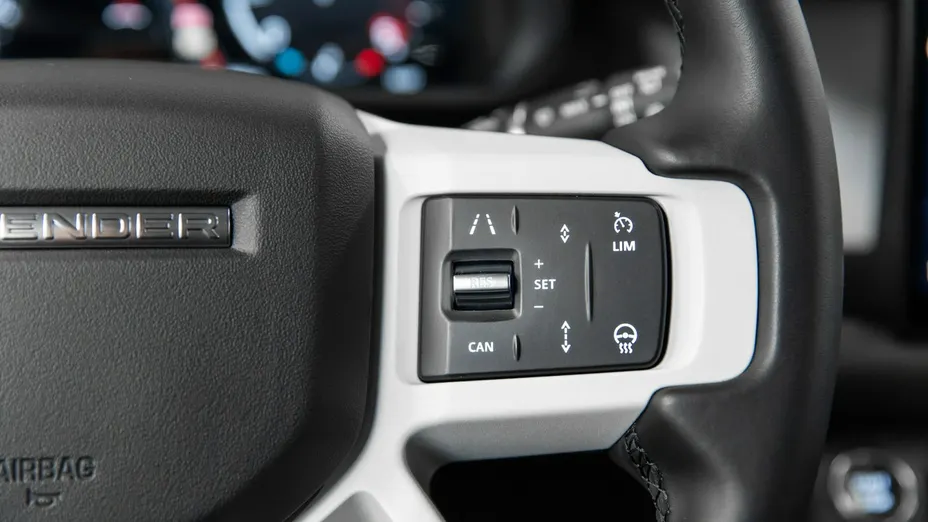 LAND ROVER Defender -