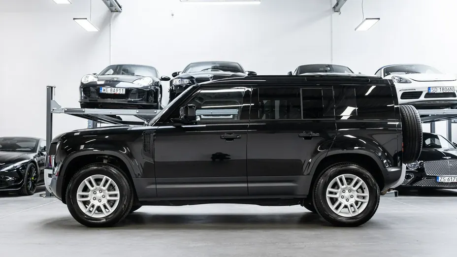 LAND ROVER Defender -