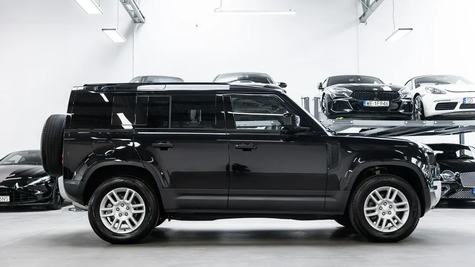LAND ROVER Defender -