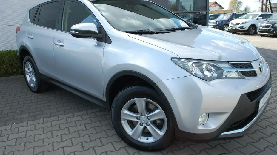 TOYOTA RAV4 -