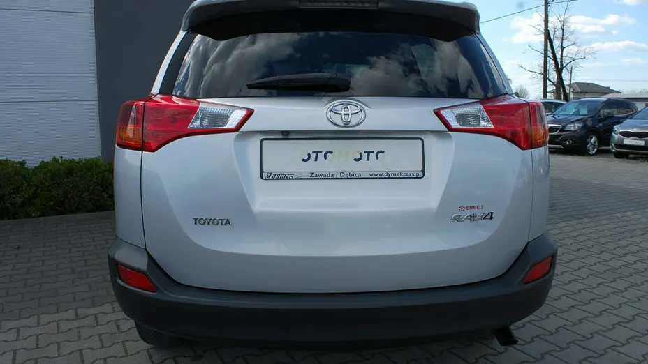 TOYOTA RAV4 -