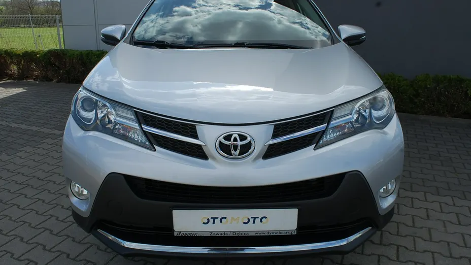TOYOTA RAV4 -