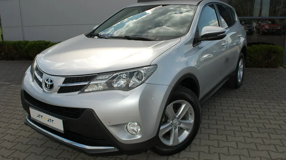 TOYOTA RAV4 -
