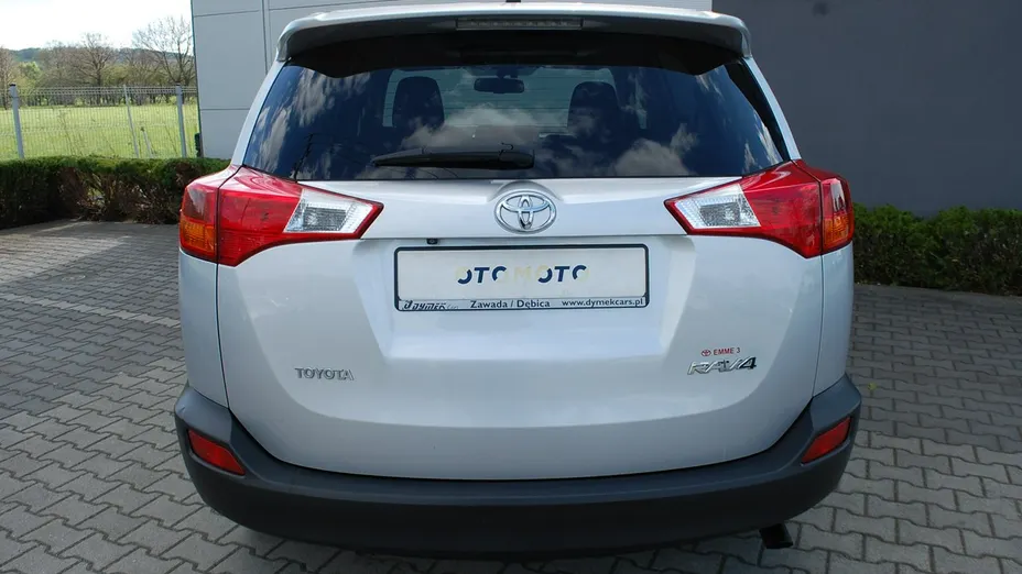 TOYOTA RAV4 -