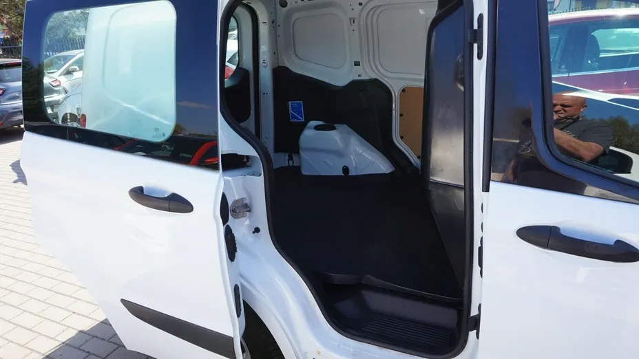 FORD Transit Courier -