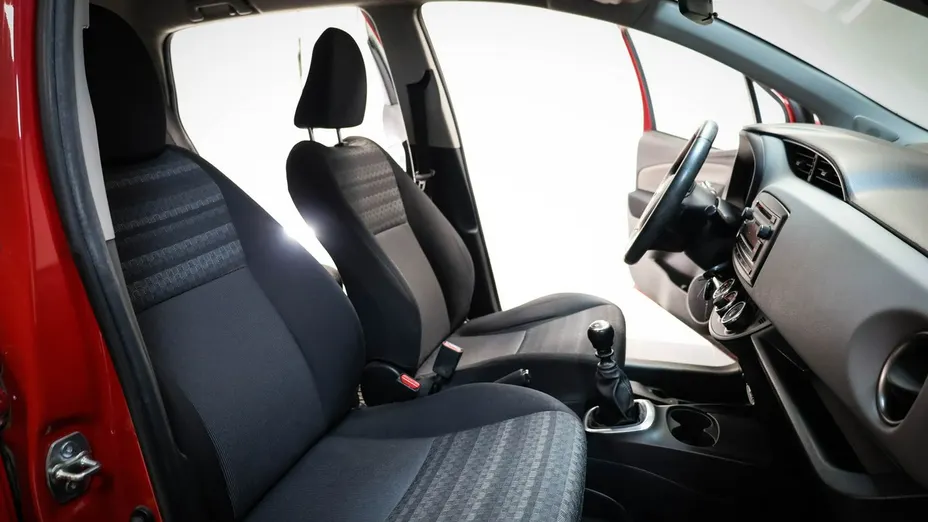 TOYOTA Yaris -