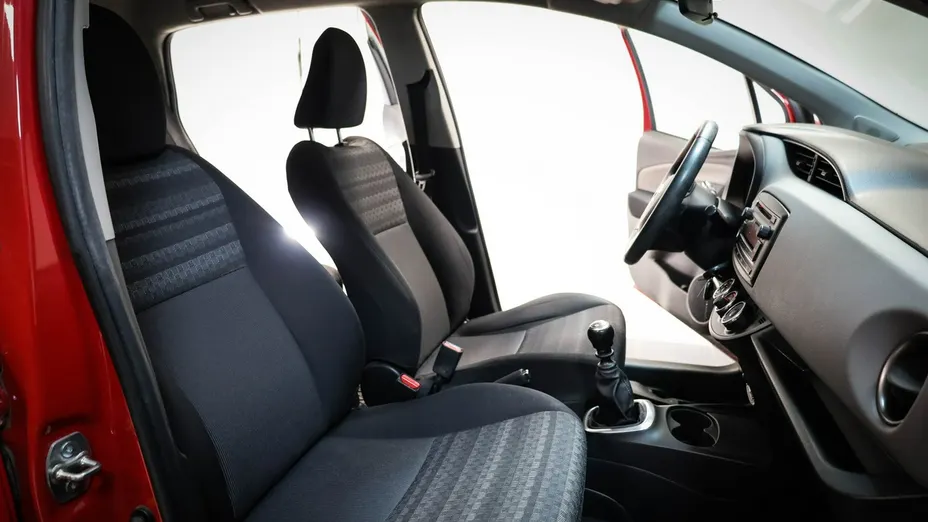 TOYOTA Yaris -