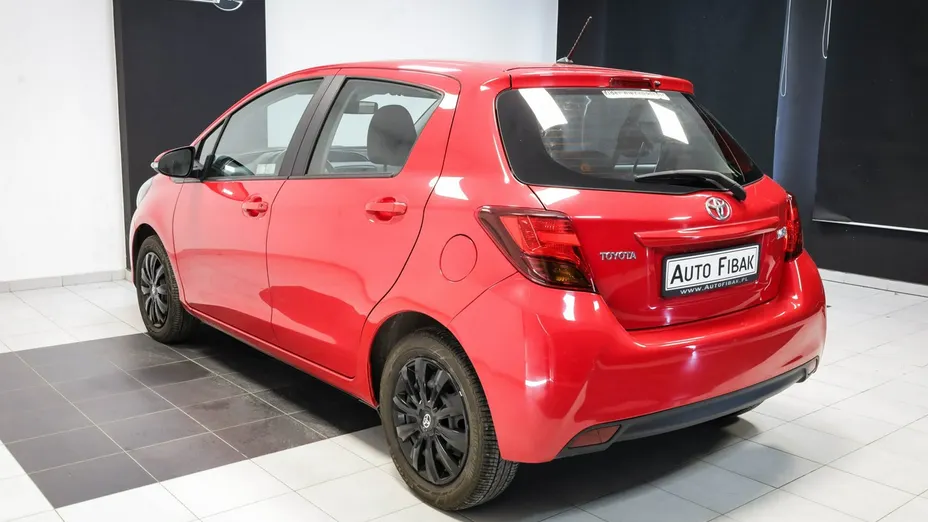TOYOTA Yaris -