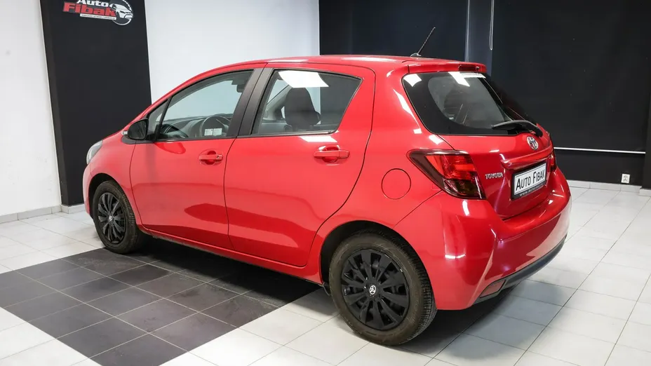 TOYOTA Yaris -