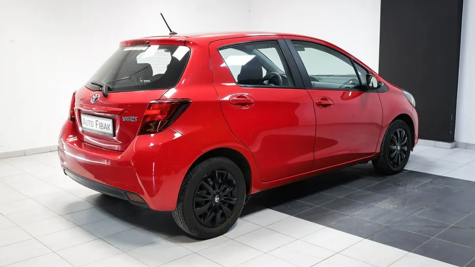 TOYOTA Yaris -