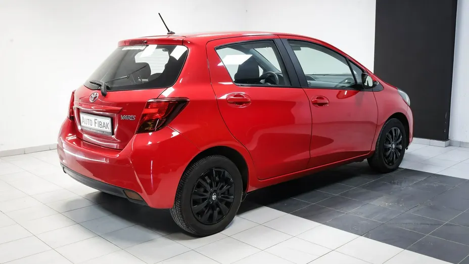 TOYOTA Yaris -