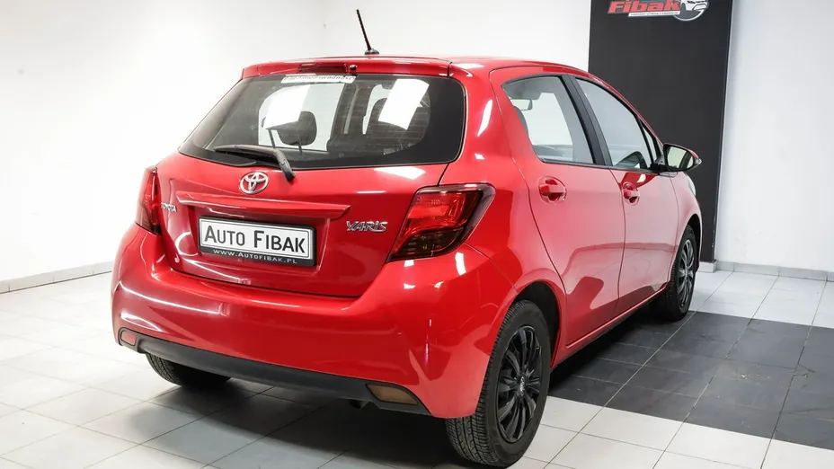 TOYOTA Yaris -