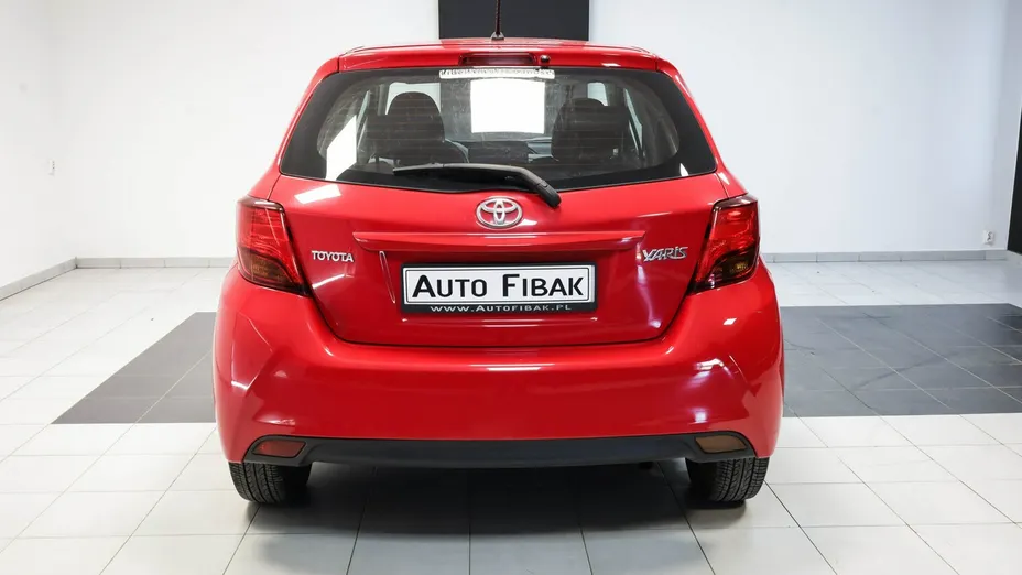TOYOTA Yaris -