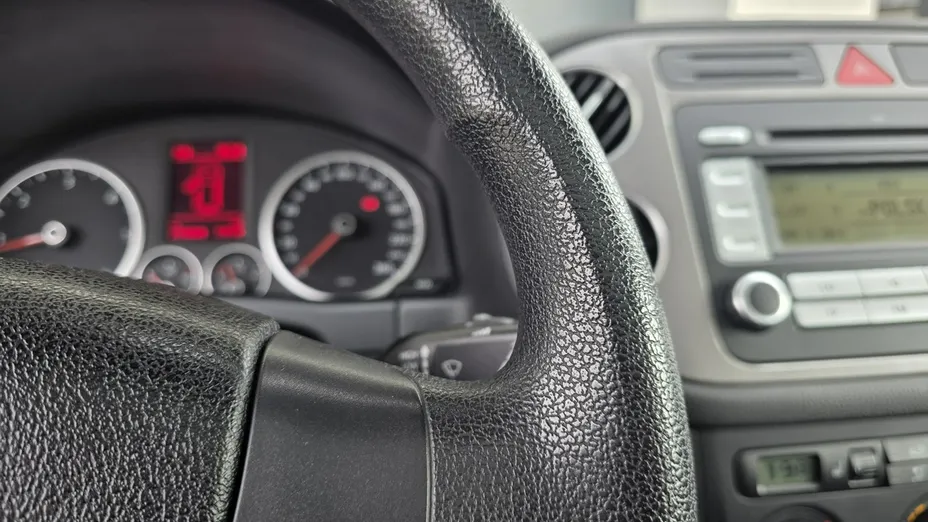 VOLKSWAGEN Tiguan -