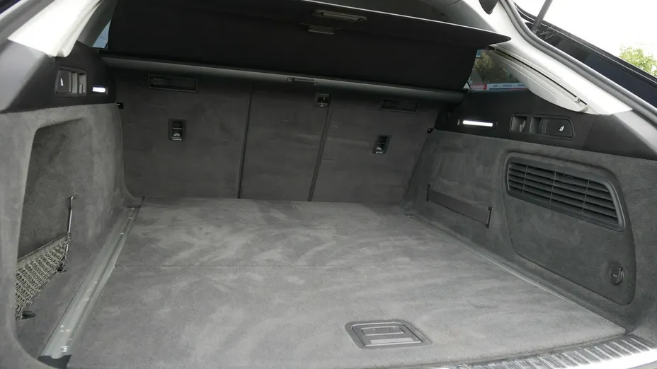 AUDI A6 -