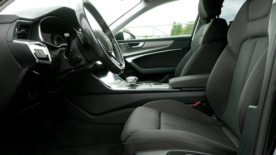 AUDI A6 -