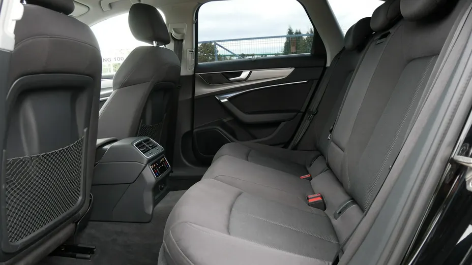 AUDI A6 -