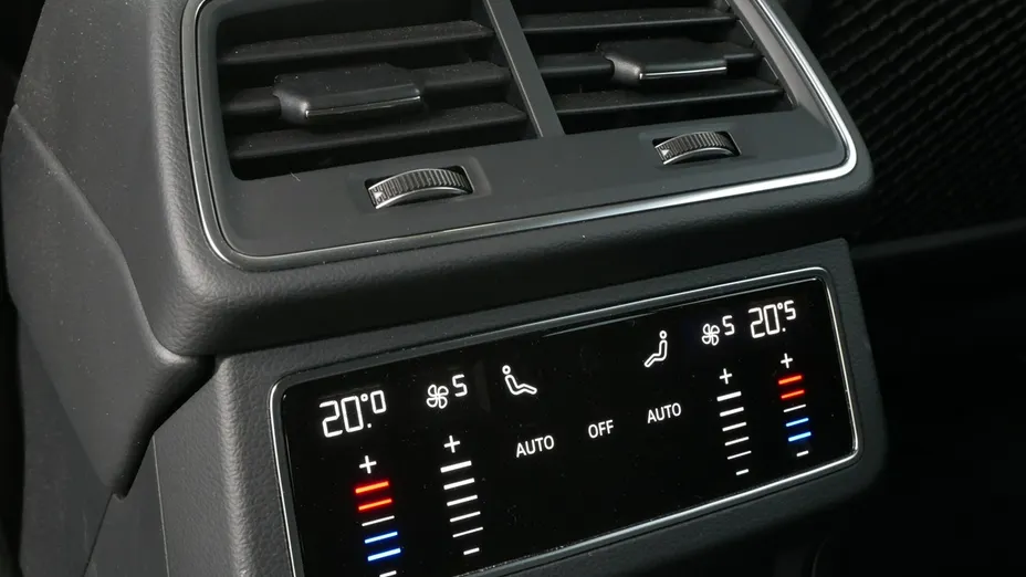AUDI A6 -