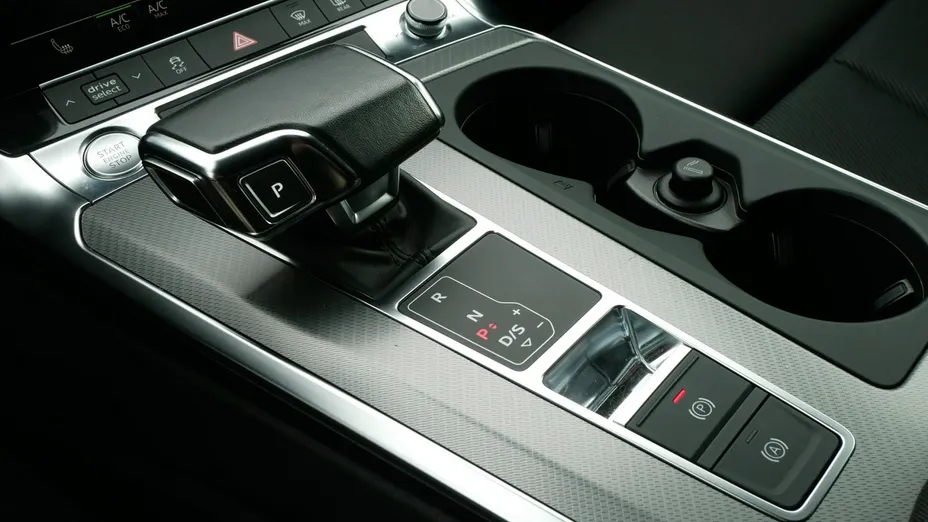 AUDI A6 -