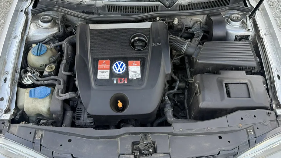 VOLKSWAGEN Golf -