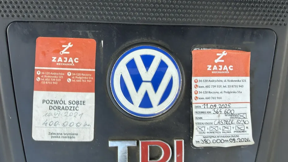 VOLKSWAGEN Golf -