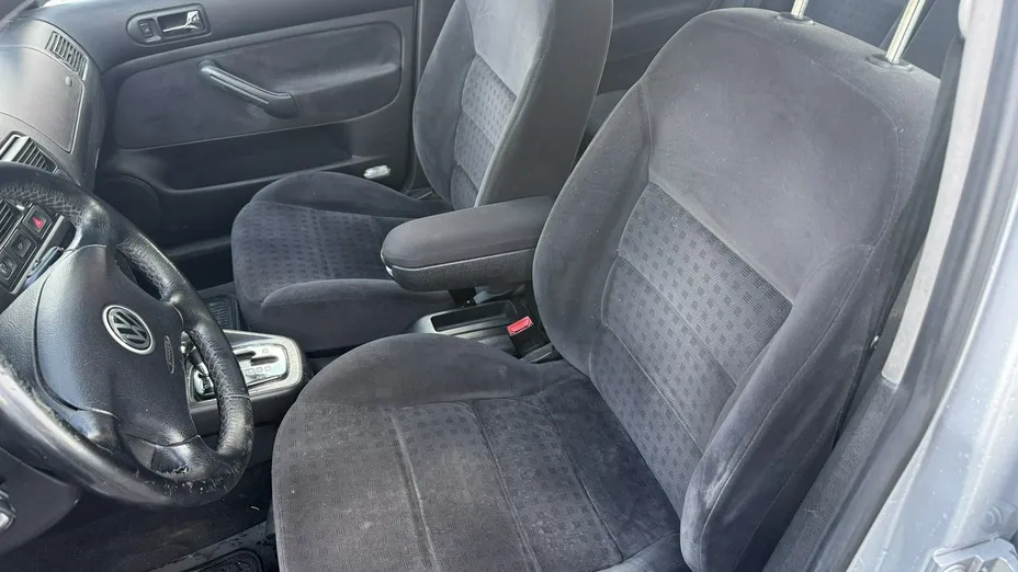 VOLKSWAGEN Golf -