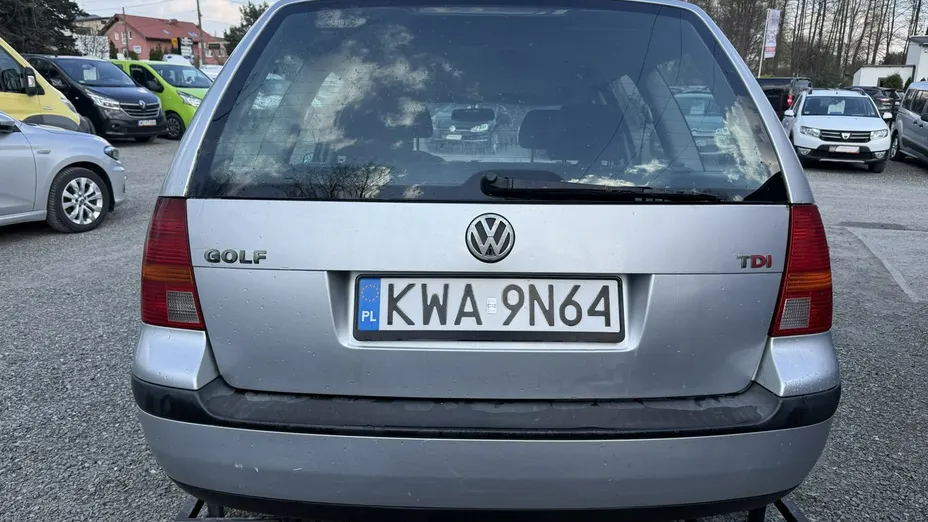 VOLKSWAGEN Golf -