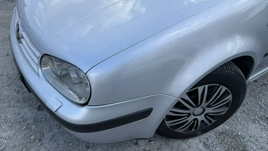 VOLKSWAGEN Golf -