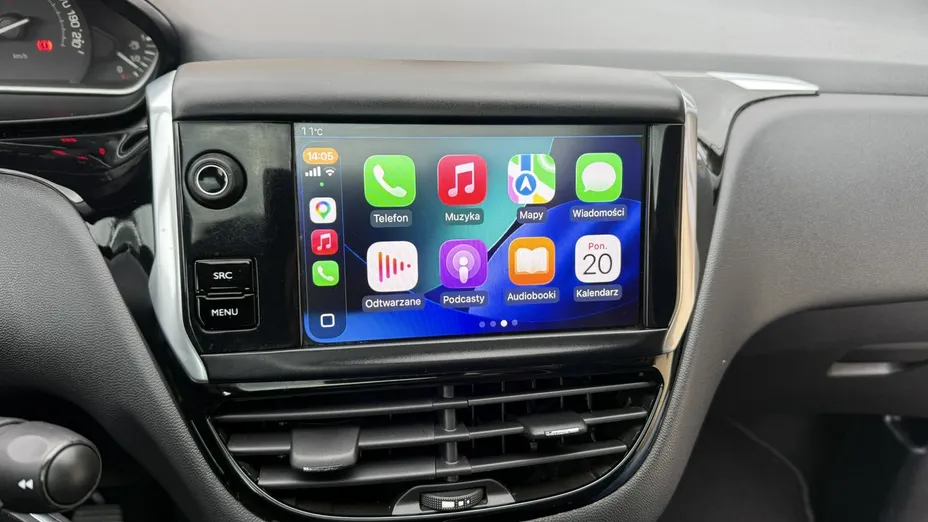 PEUGEOT 208 -