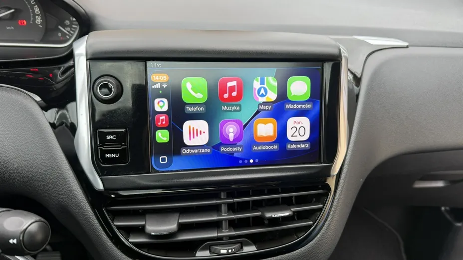 PEUGEOT 208 -