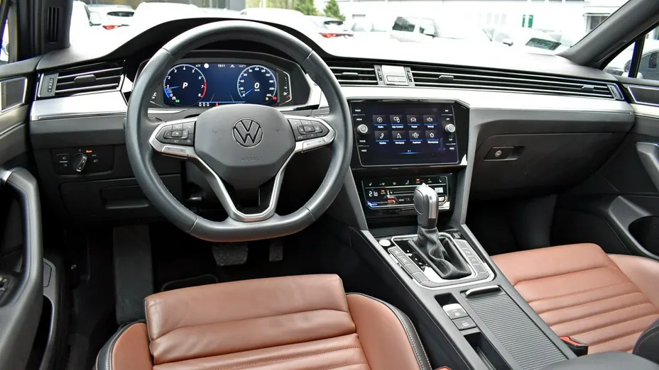 VOLKSWAGEN Passat -