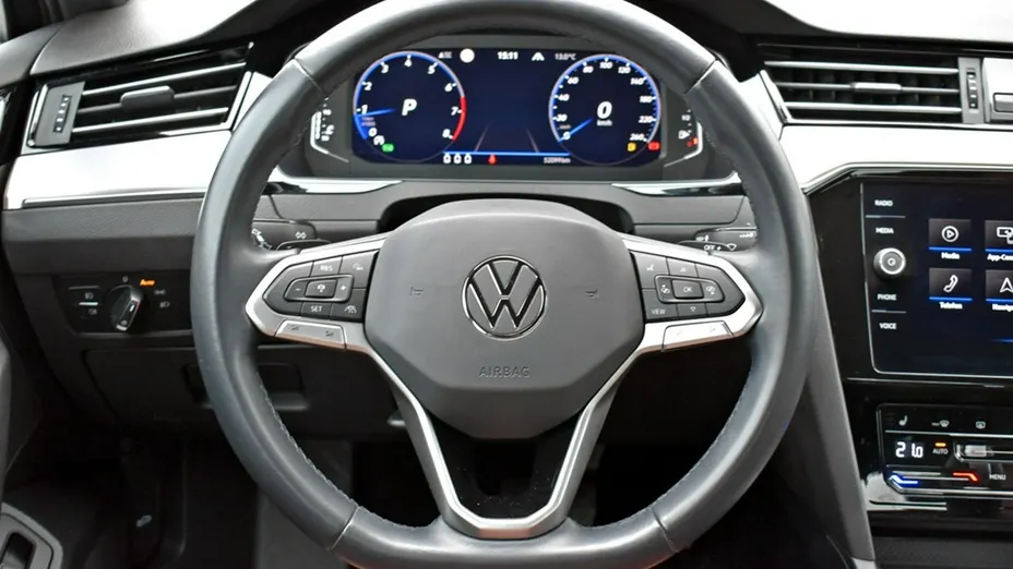 VOLKSWAGEN Passat -