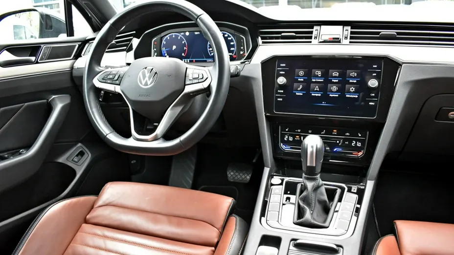 VOLKSWAGEN Passat -