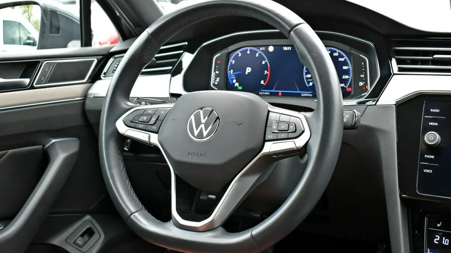 VOLKSWAGEN Passat -