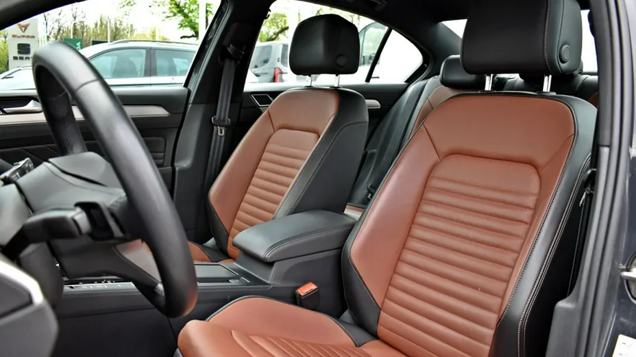 VOLKSWAGEN Passat -