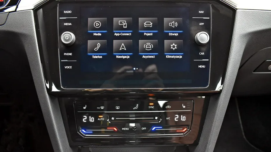 VOLKSWAGEN Passat -