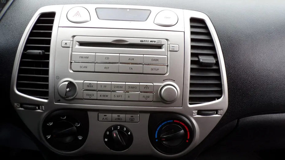 HYUNDAI i20 -