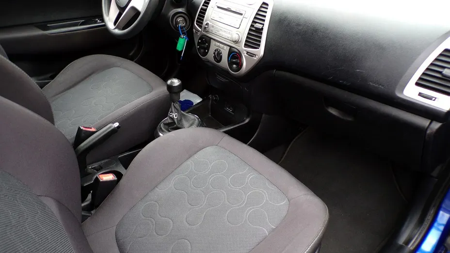 HYUNDAI i20 -