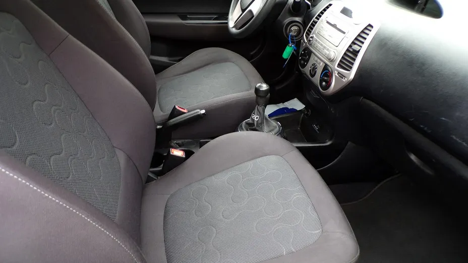 HYUNDAI i20 -