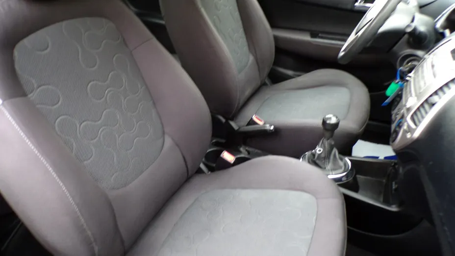 HYUNDAI i20 -