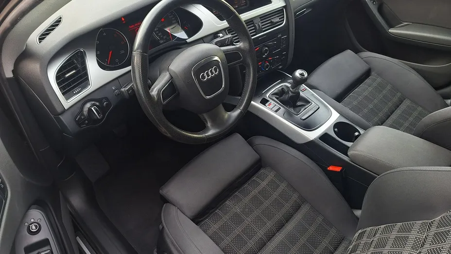 AUDI A4 -
