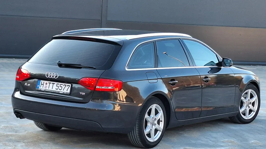 AUDI A4 -