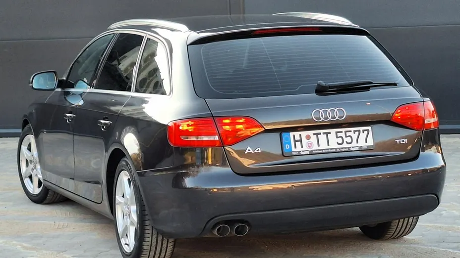AUDI A4 -