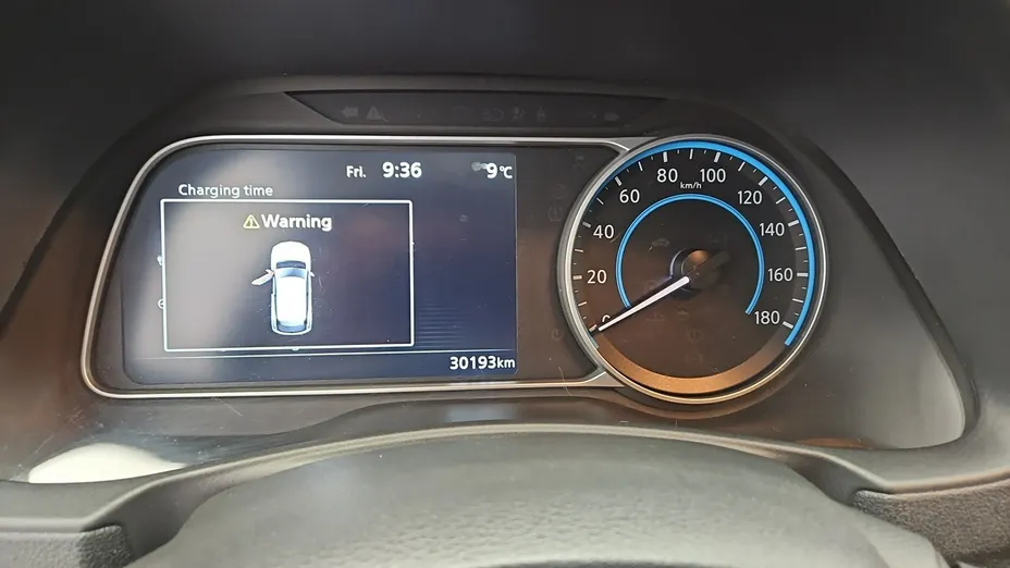 NISSAN Leaf -
