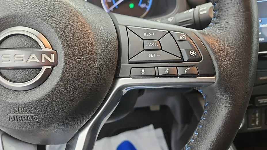 NISSAN Leaf -