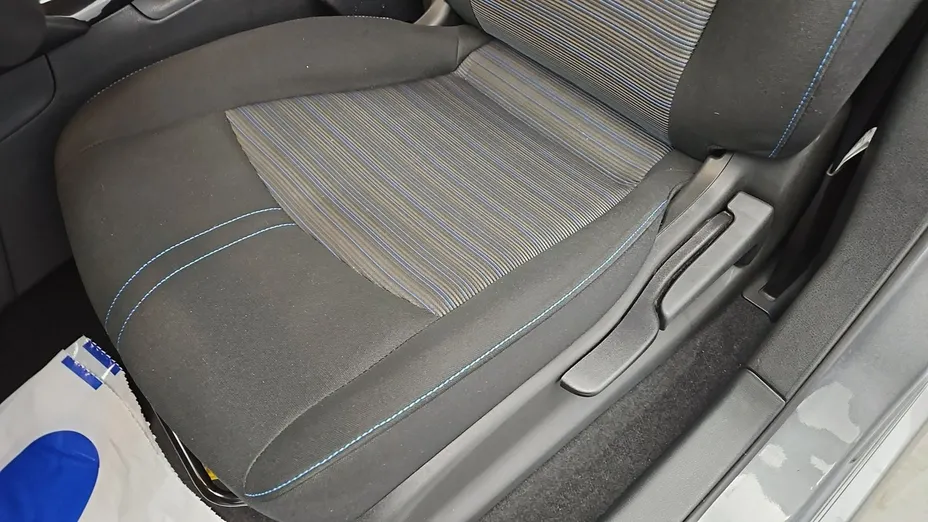 NISSAN Leaf -